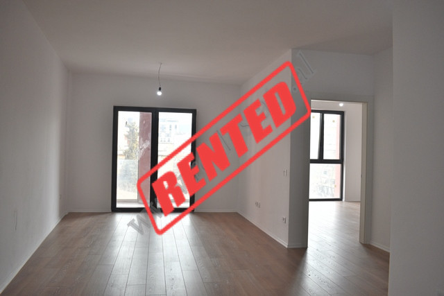Ambient zyre me qira tek Galeria Roma ne rrugen e Kavajes prane rruges se Bogdaneve ne Tirane.&nbsp;